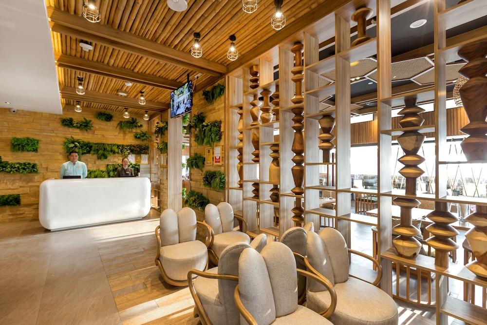 Journeyhub Phuket Hotel
